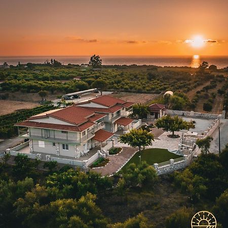 Terra Helios Suites & Studios Kyparissia Bagian luar foto