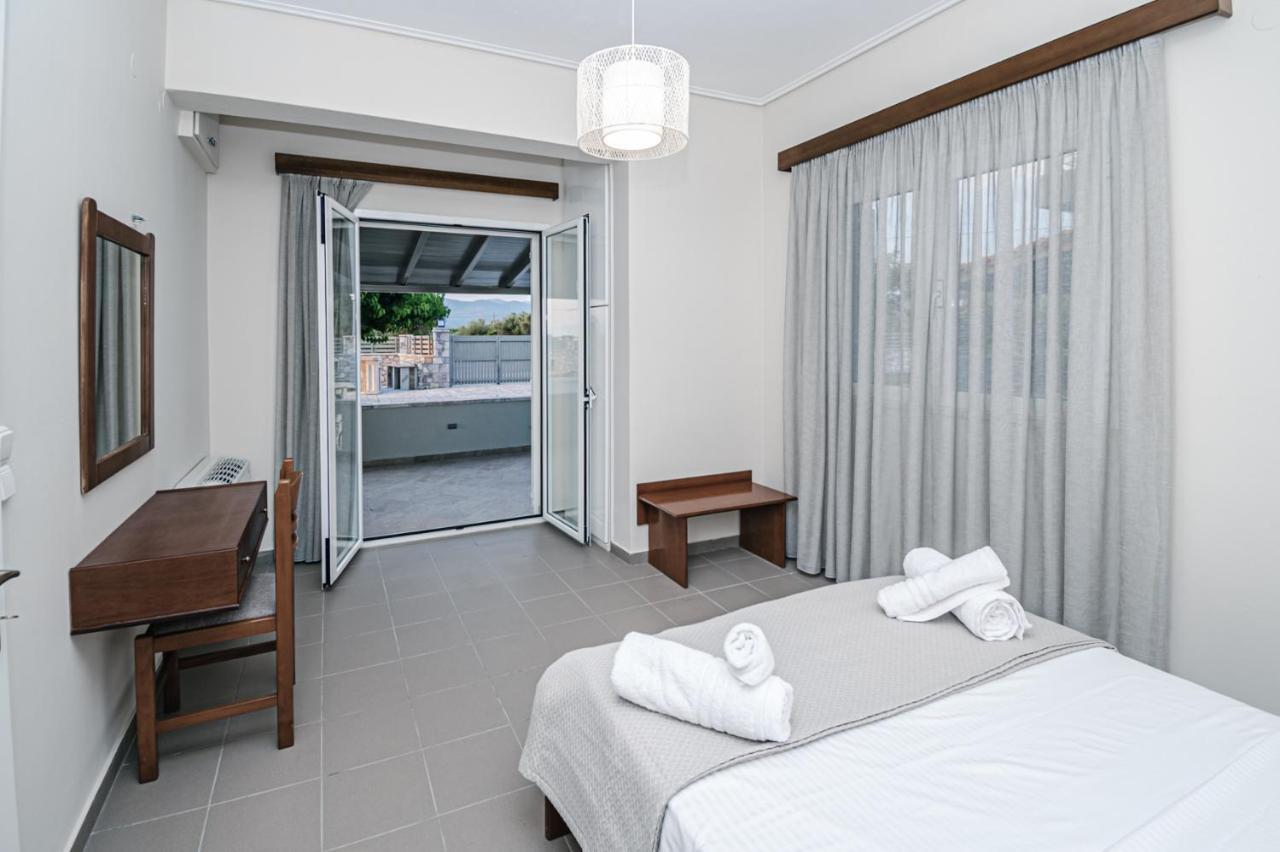 Terra Helios Suites & Studios Kyparissia Ruang foto