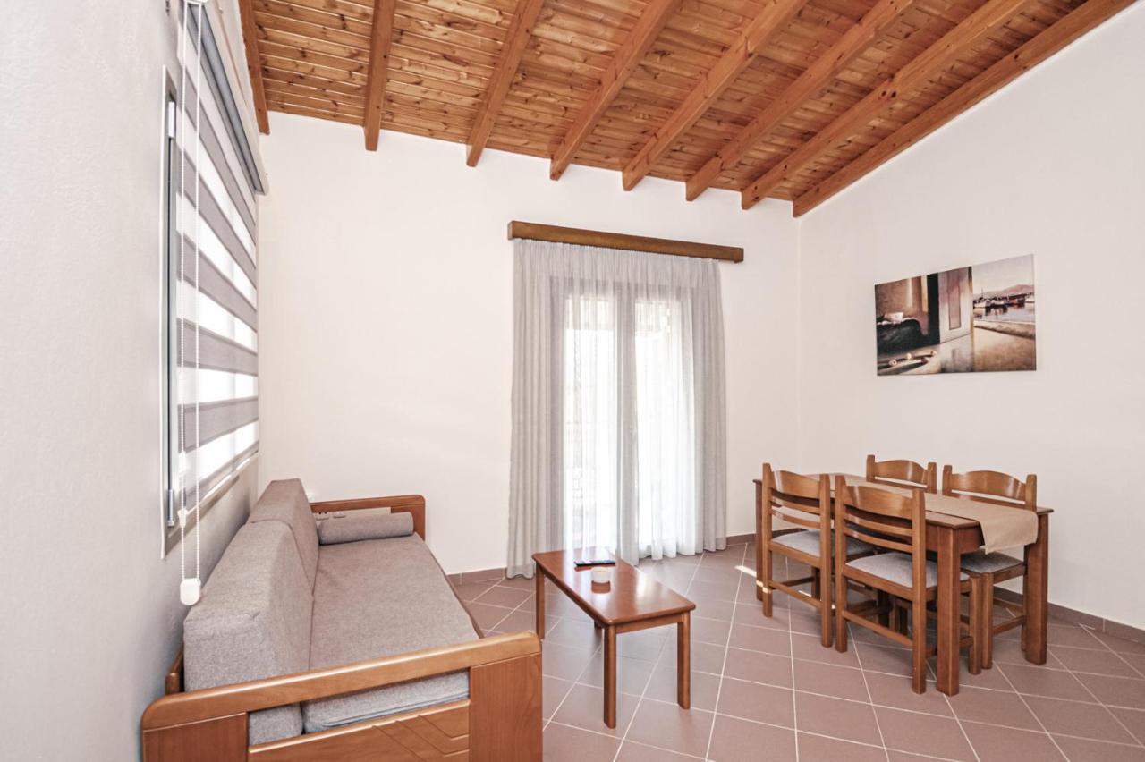Terra Helios Suites & Studios Kyparissia Bagian luar foto