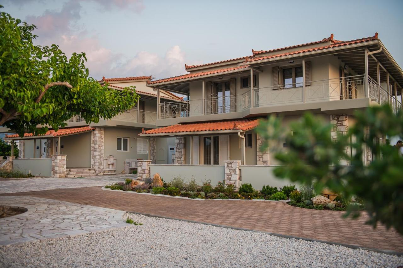 Terra Helios Suites & Studios Kyparissia Bagian luar foto