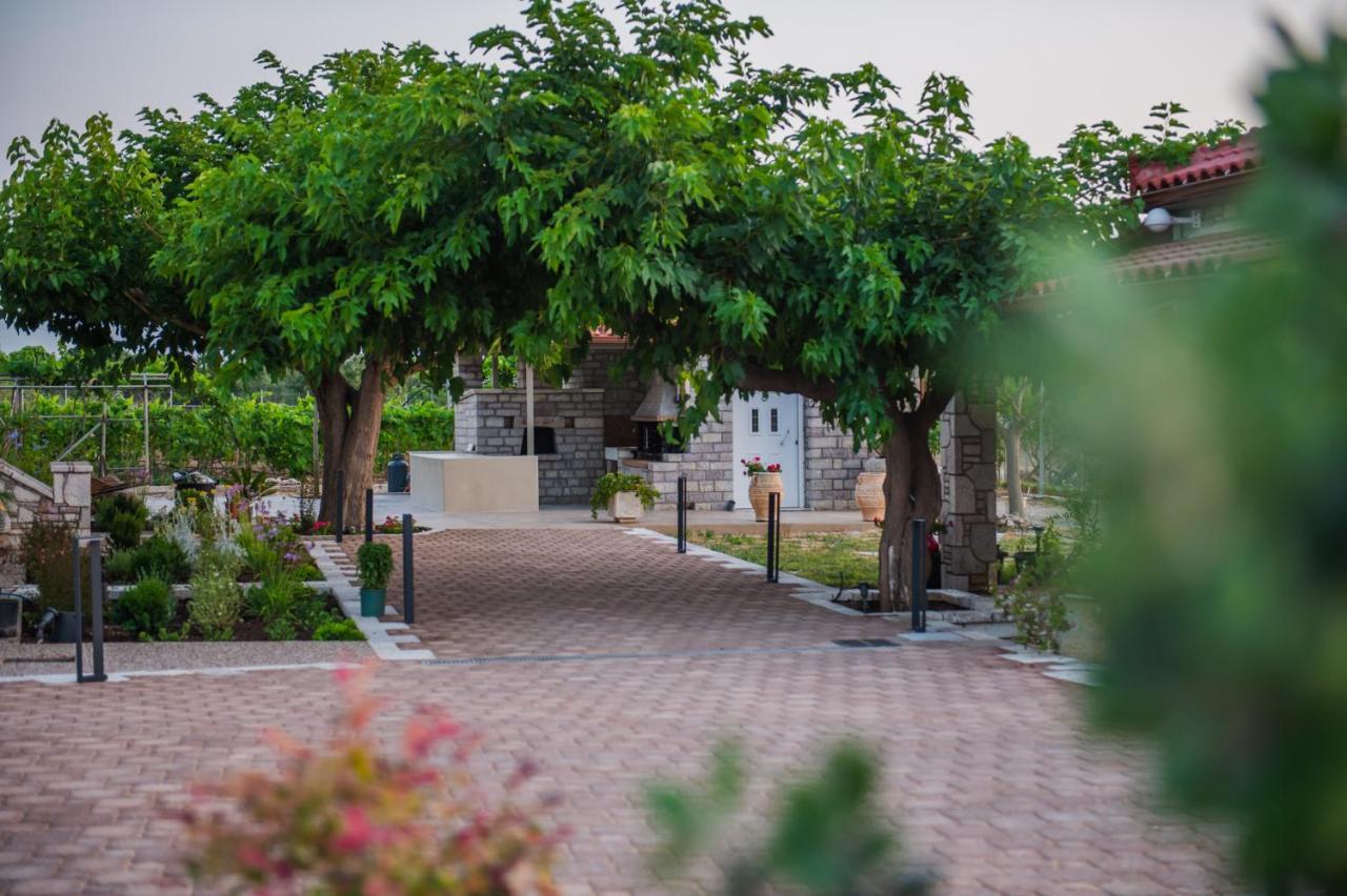 Terra Helios Suites & Studios Kyparissia Bagian luar foto