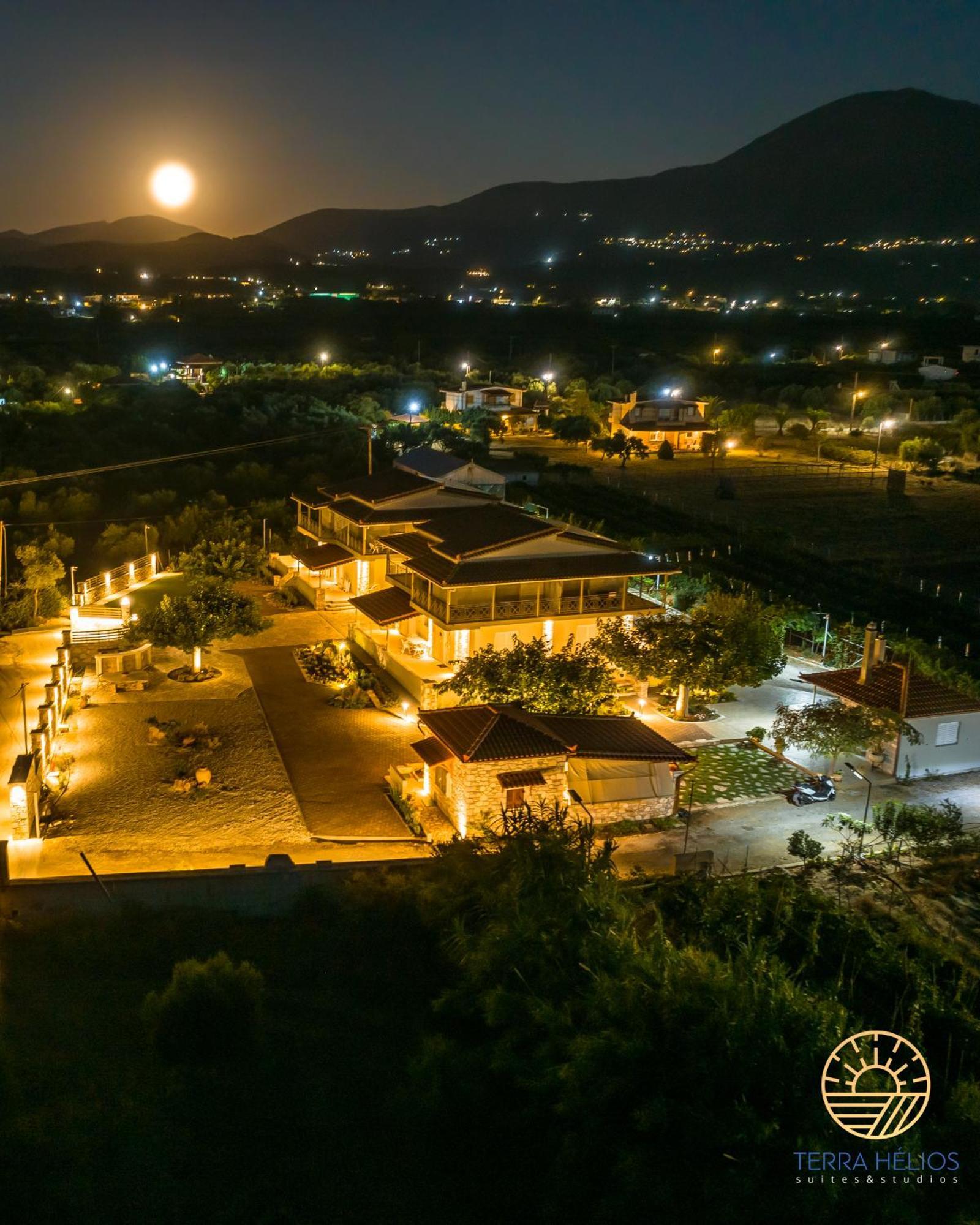 Terra Helios Suites & Studios Kyparissia Bagian luar foto