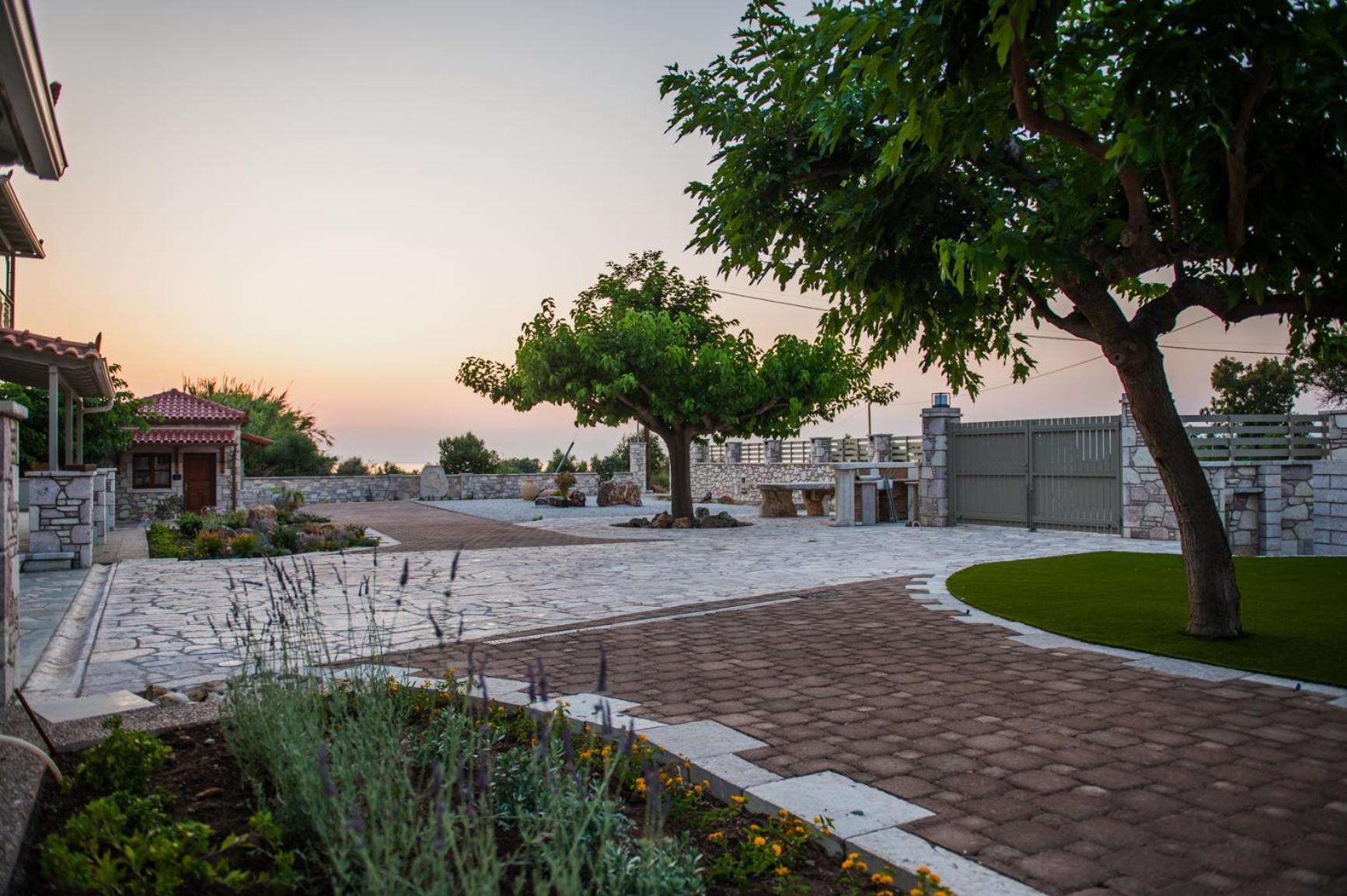 Terra Helios Suites & Studios Kyparissia Bagian luar foto