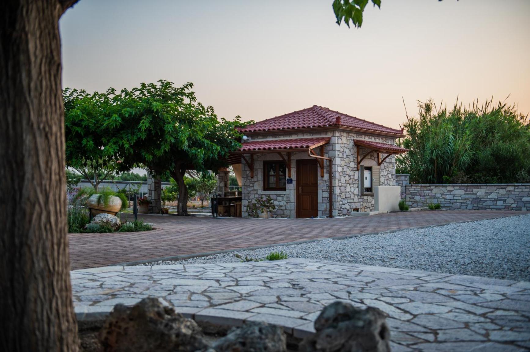 Terra Helios Suites & Studios Kyparissia Bagian luar foto