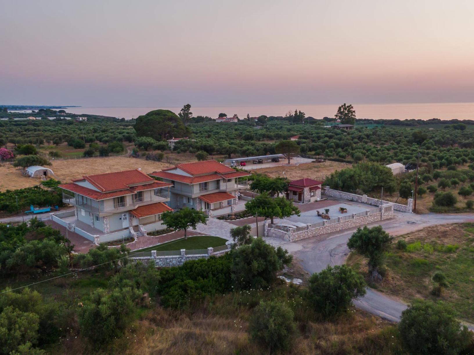 Terra Helios Suites & Studios Kyparissia Bagian luar foto