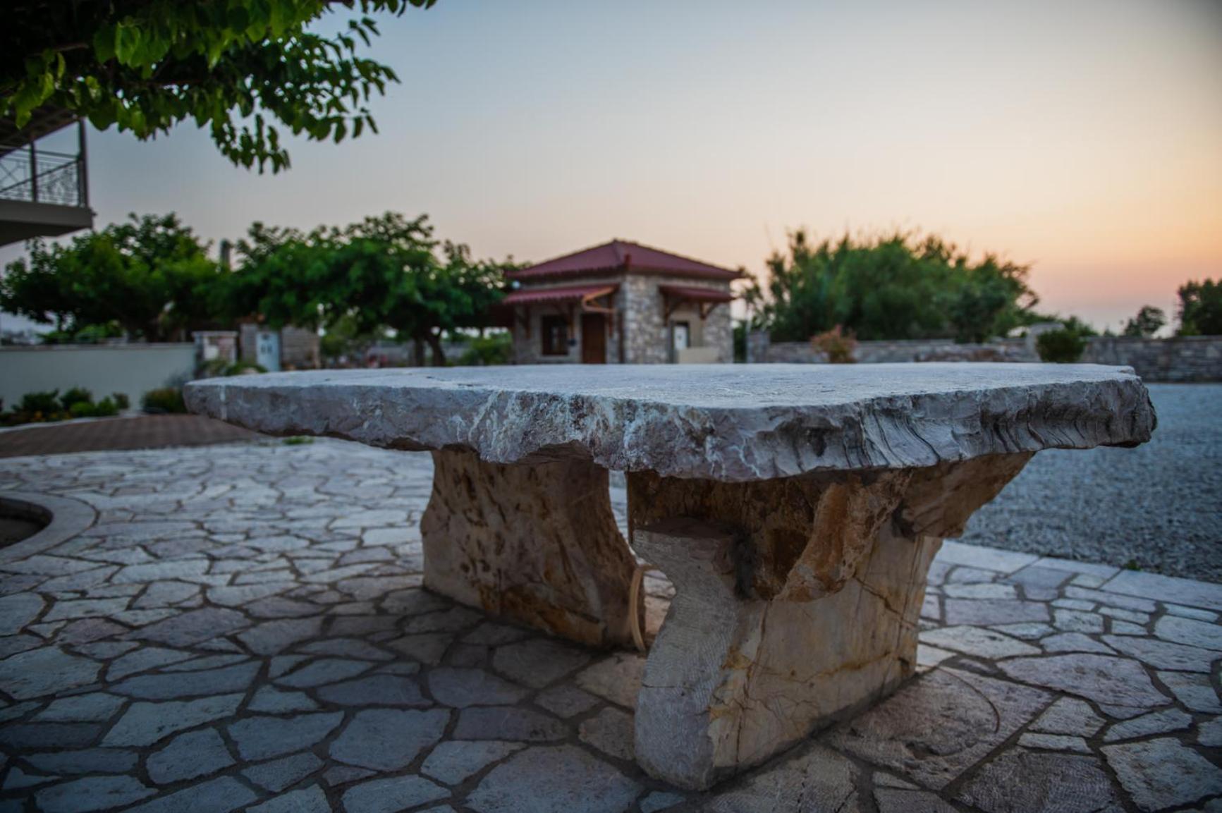 Terra Helios Suites & Studios Kyparissia Bagian luar foto
