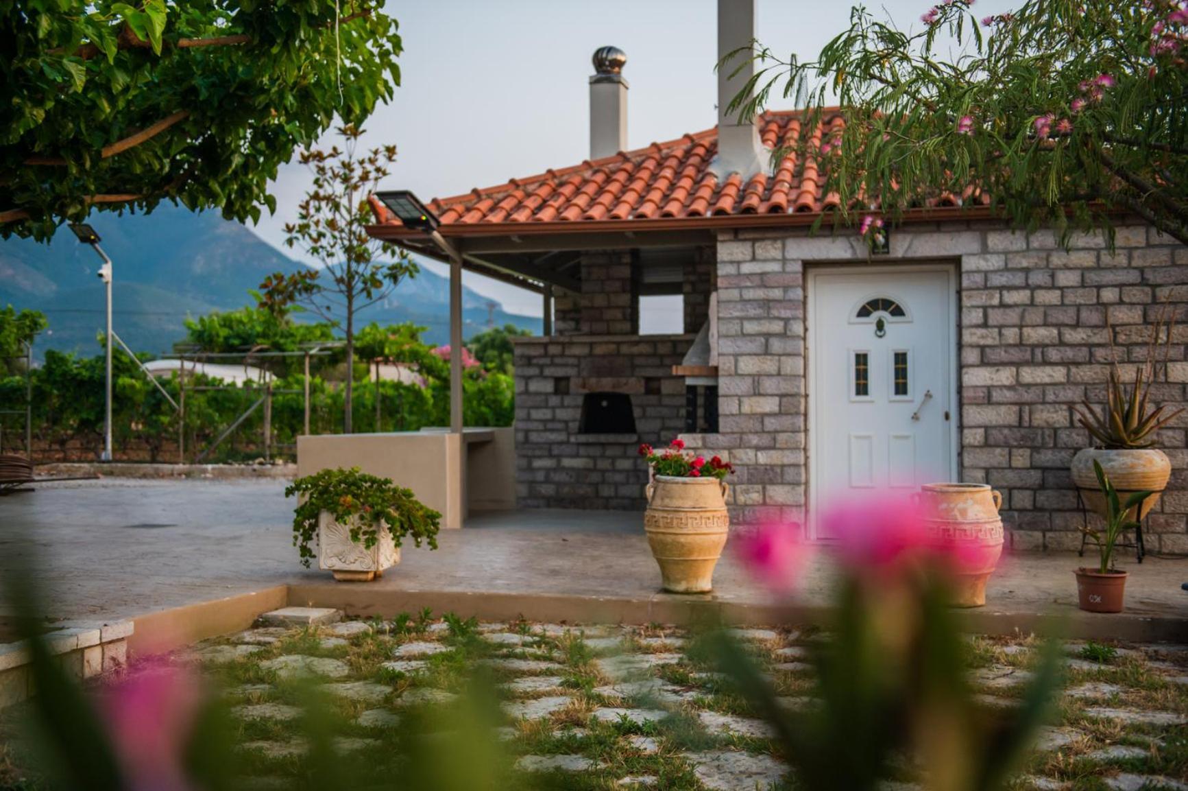 Terra Helios Suites & Studios Kyparissia Bagian luar foto
