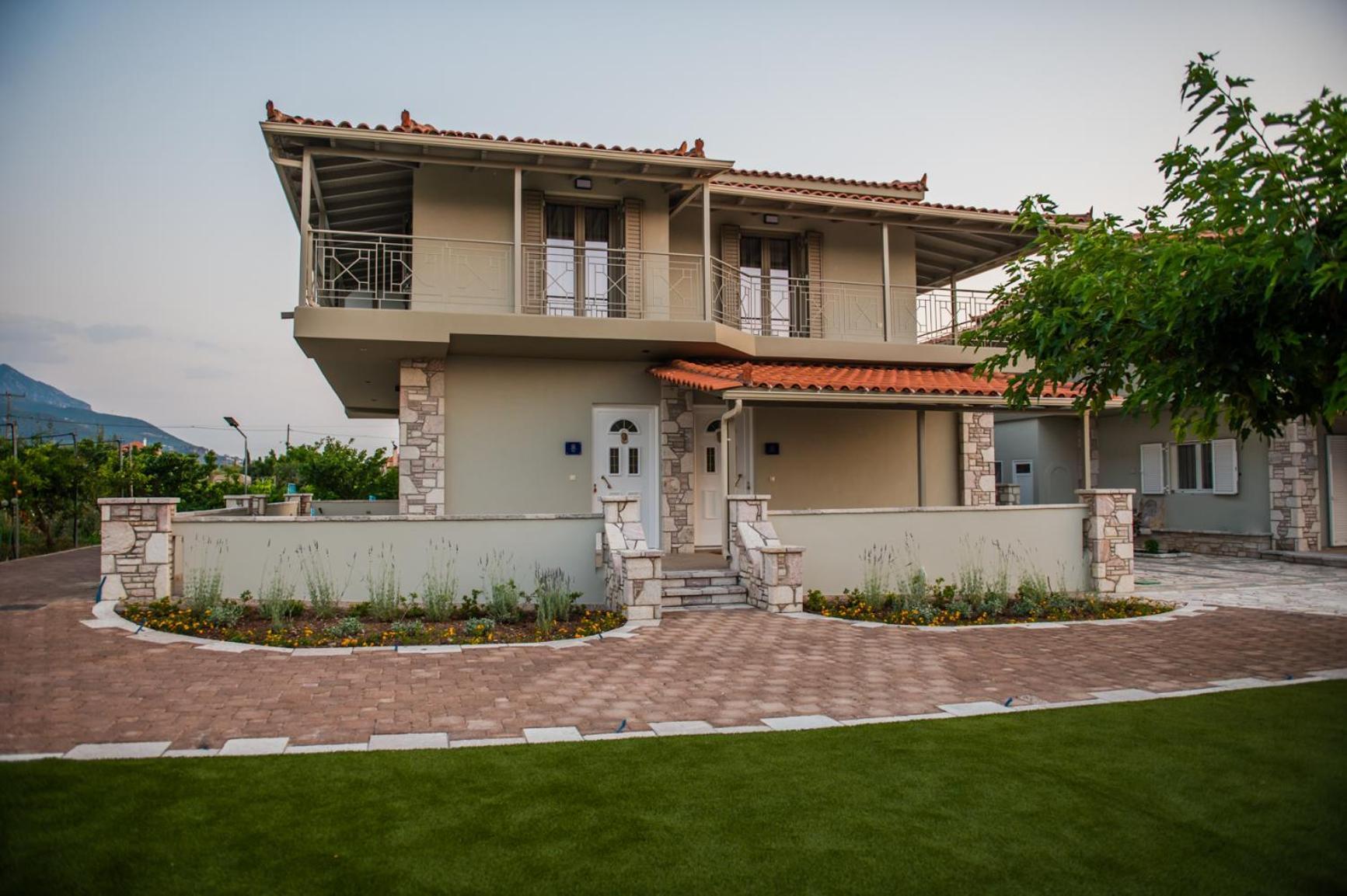 Terra Helios Suites & Studios Kyparissia Bagian luar foto