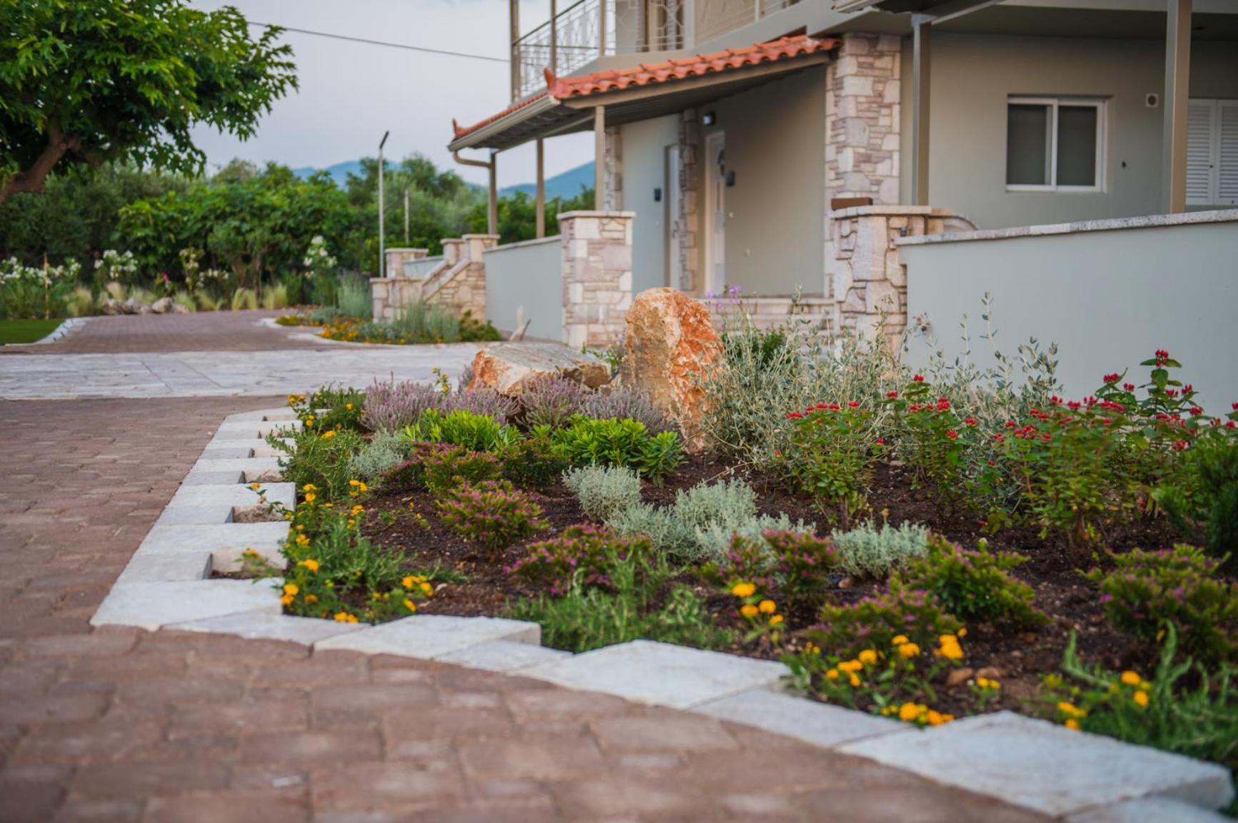 Terra Helios Suites & Studios Kyparissia Bagian luar foto