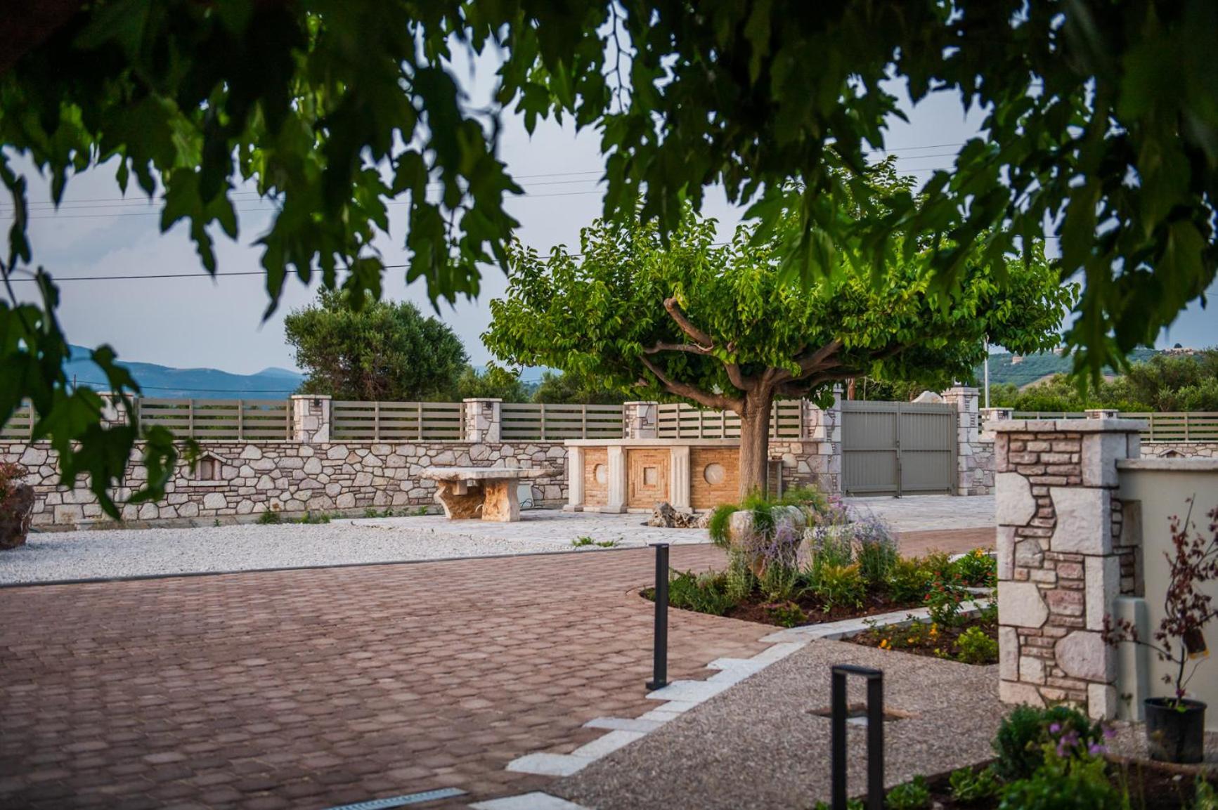 Terra Helios Suites & Studios Kyparissia Bagian luar foto