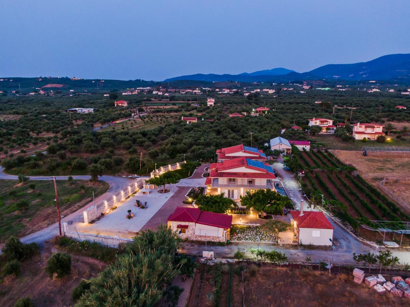 Terra Helios Suites & Studios Kyparissia Bagian luar foto