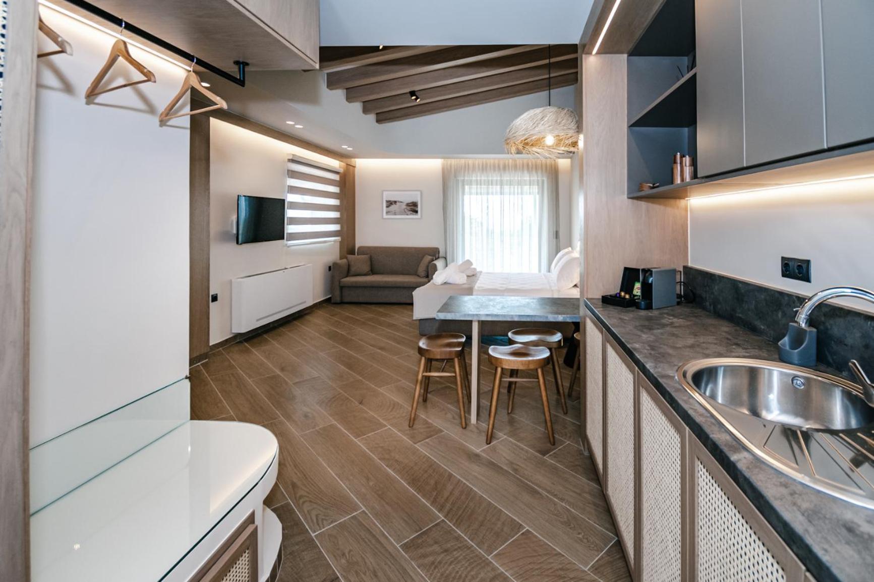 Terra Helios Suites & Studios Kyparissia Ruang foto