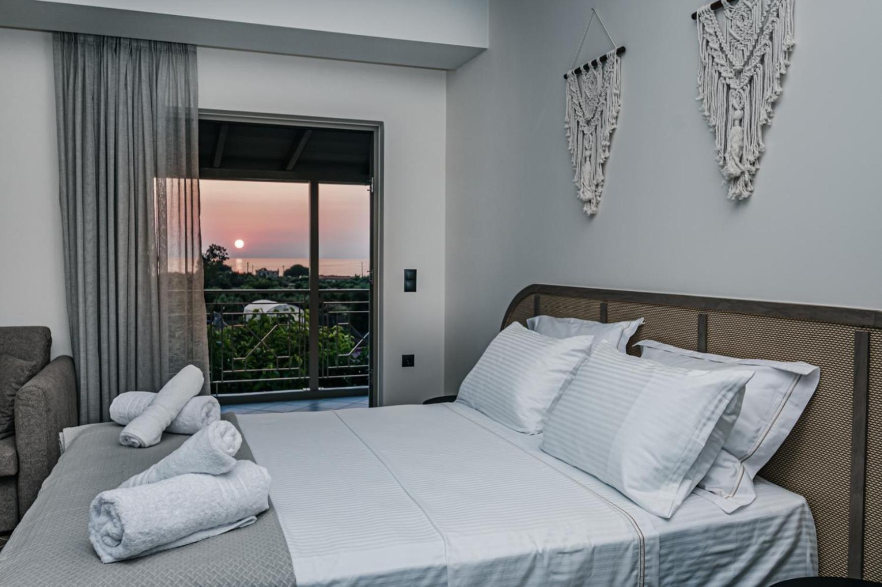 Terra Helios Suites & Studios Kyparissia Ruang foto