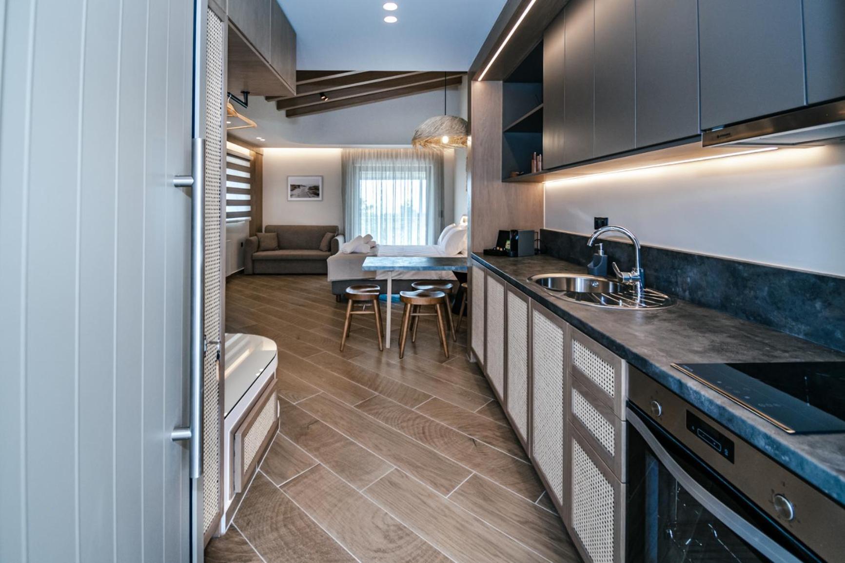 Terra Helios Suites & Studios Kyparissia Ruang foto